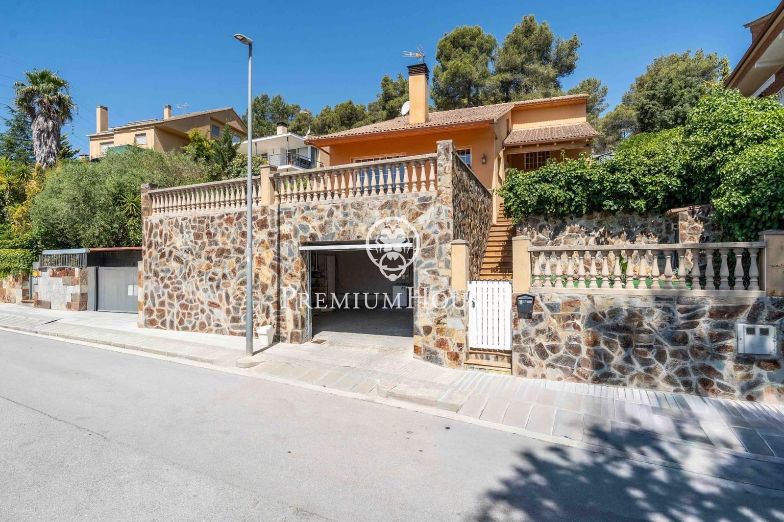 4 Zimmer Villa zu verkaufen in Begues mit Pool Garage - 565.000 € (Ref: 9936569)