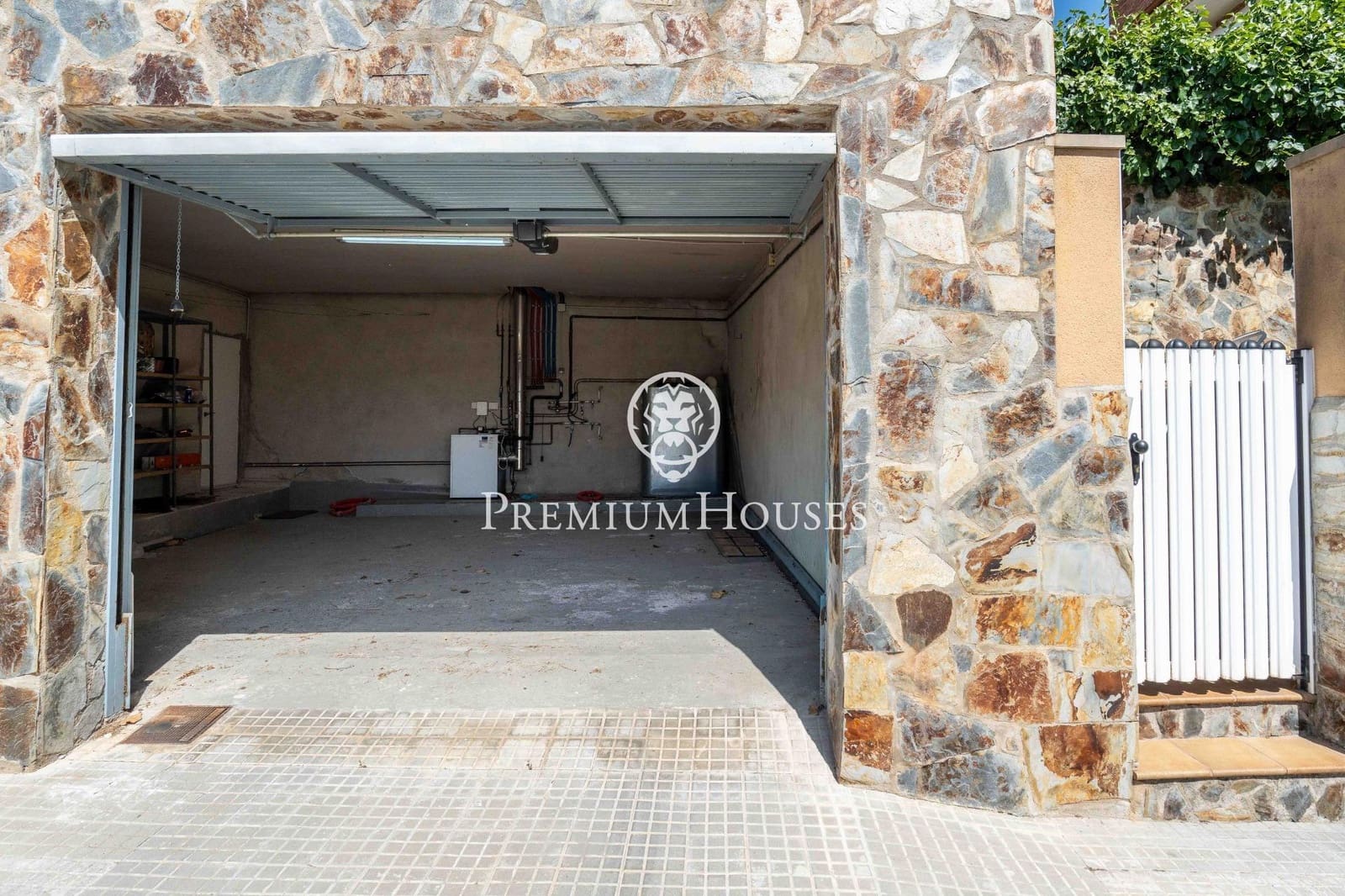 4 Zimmer Villa zu verkaufen in Begues mit Pool Garage - 565.000 € (Ref: 9936569)