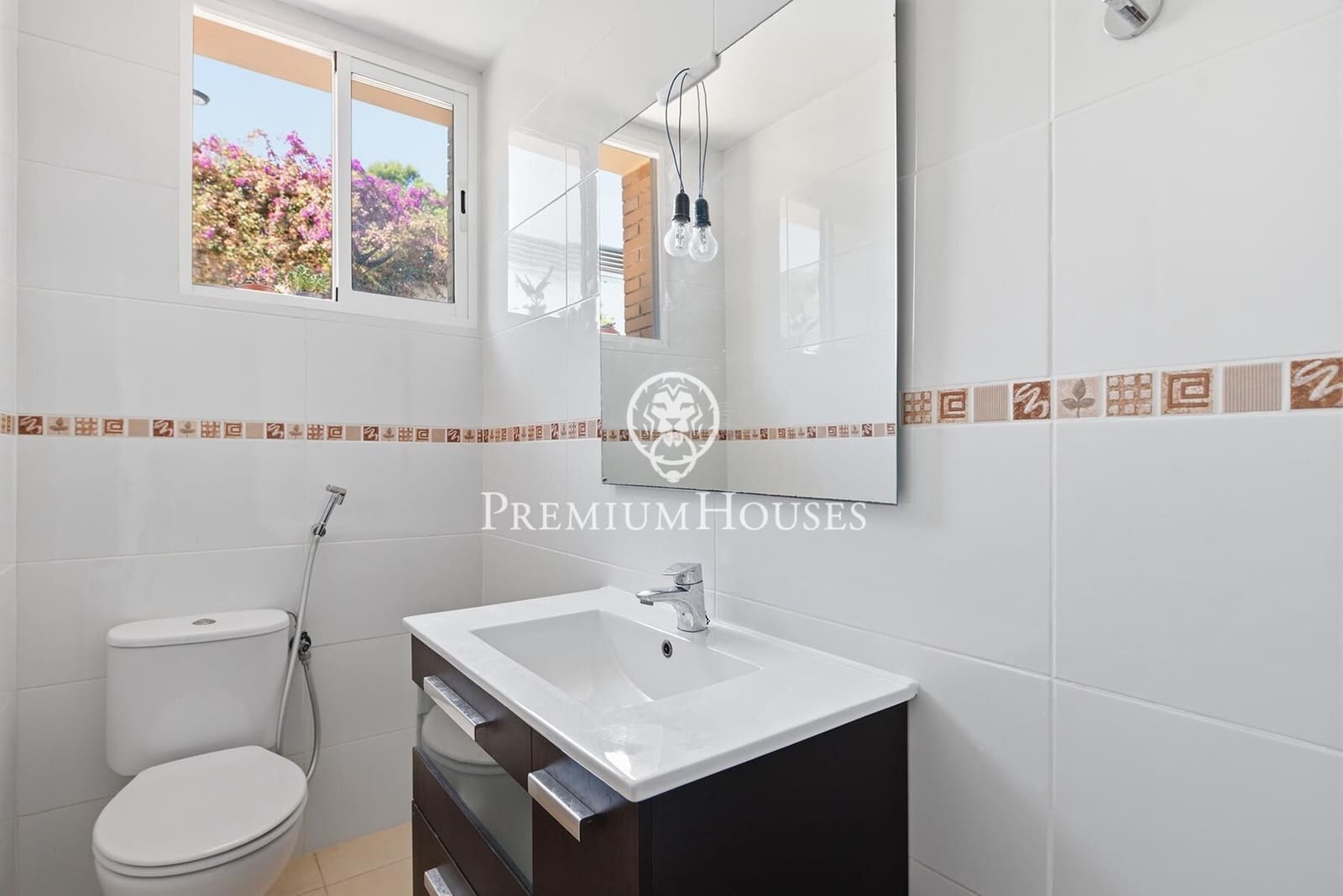 5 bedroom Villa for sale in Salou with pool garage - € 690,000 (Ref: 9948258)