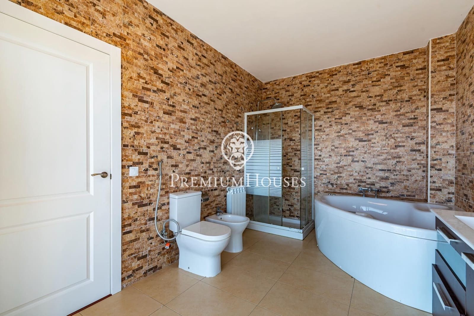 5 bedroom Villa for sale in Salou with pool garage - € 690,000 (Ref: 9948258)
