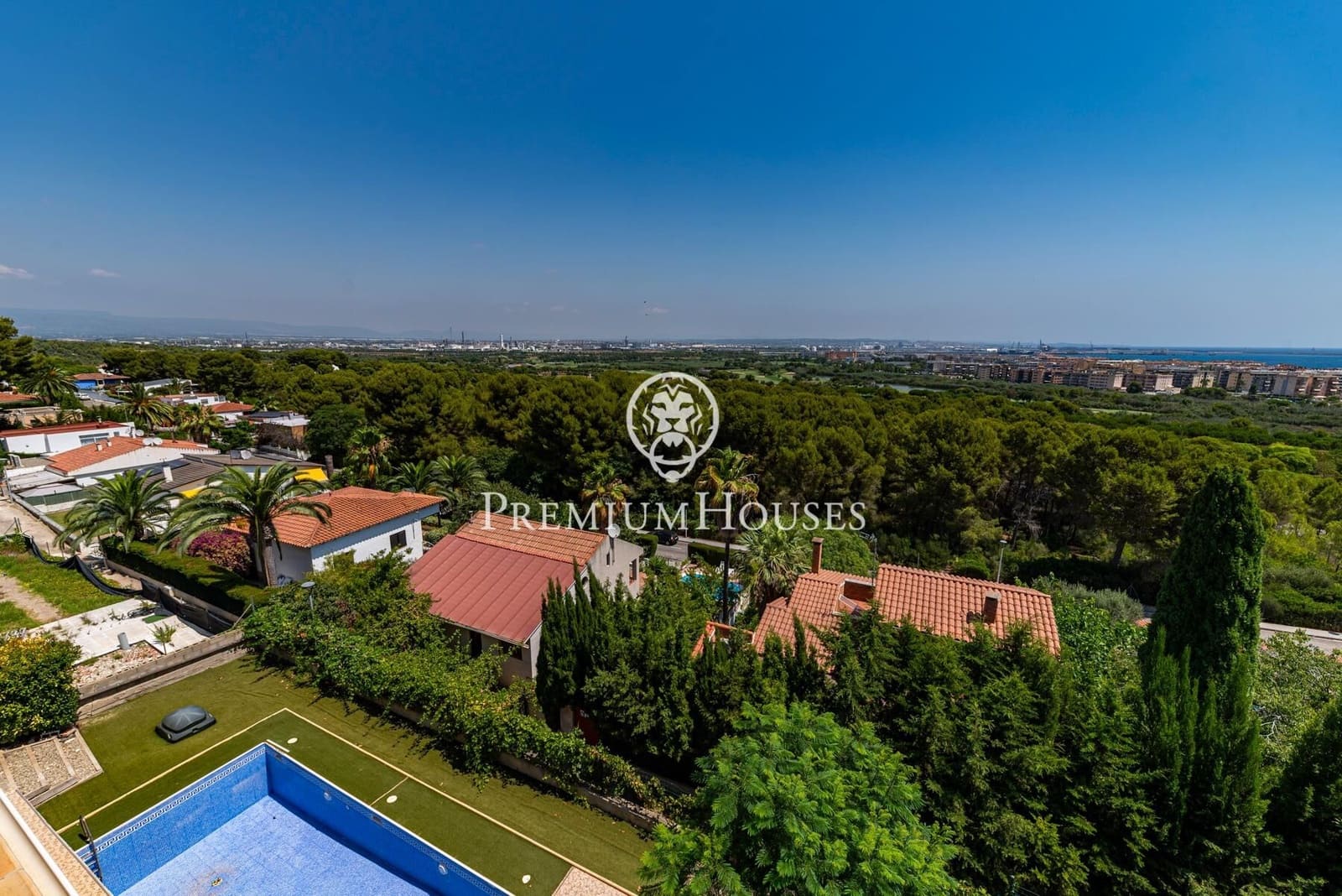 5 bedroom Villa for sale in Salou with pool garage - € 690,000 (Ref: 9948258)