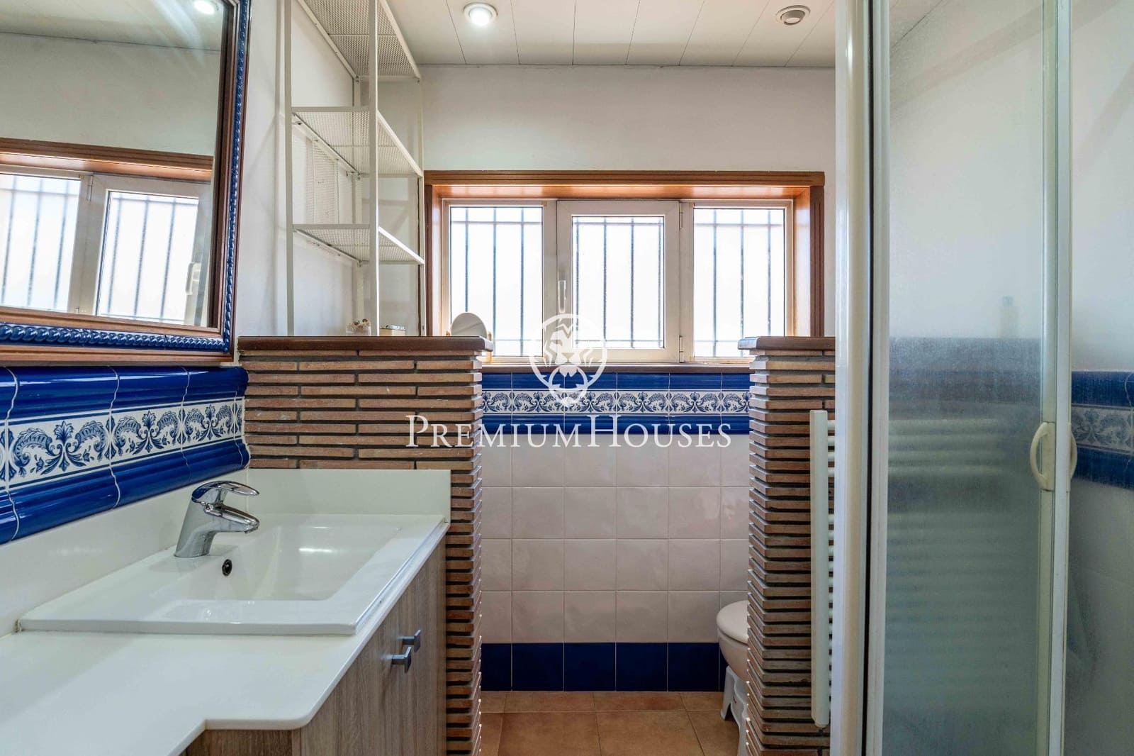 5 soverom Villa til salgs i Sant Pere de Ribes med svømmebasseng garasje - € 560 000 (Ref: 9950011)