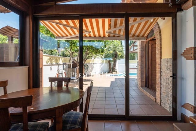 5 soverom Villa til salgs i Sant Pere de Ribes med svømmebasseng garasje - € 560 000 (Ref: 9950011)