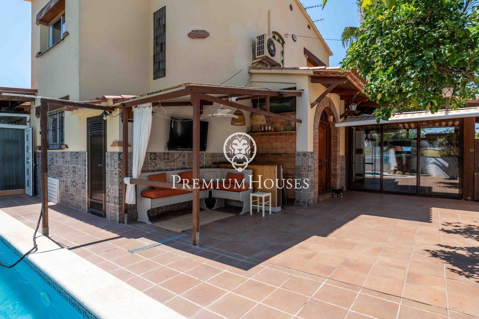 5 soverom Villa til salgs i Sant Pere de Ribes med svømmebasseng garasje - € 560 000 (Ref: 9950011)