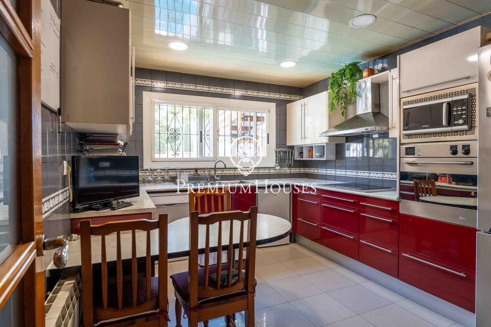 5 soverom Villa til salgs i Sant Pere de Ribes med svømmebasseng garasje - € 560 000 (Ref: 9950011)