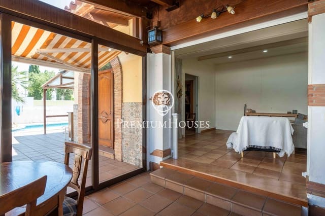 5 soverom Villa til salgs i Sant Pere de Ribes med svømmebasseng garasje - € 560 000 (Ref: 9950011)