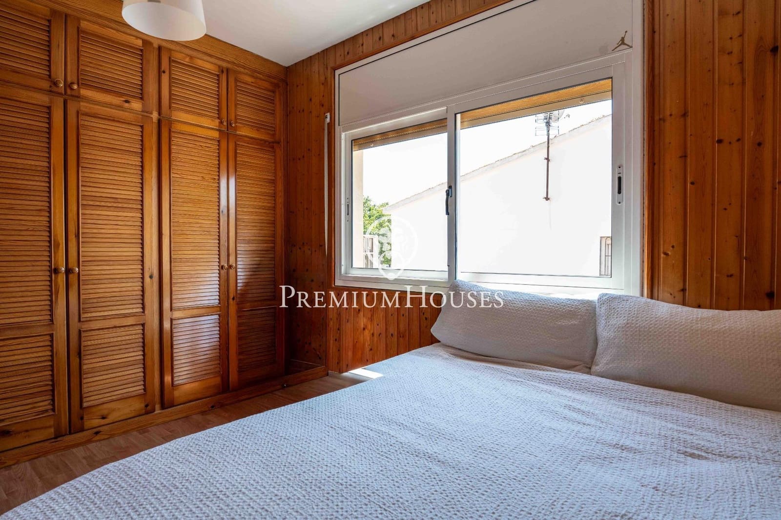 5 soverom Villa til salgs i Sant Pere de Ribes med svømmebasseng garasje - € 560 000 (Ref: 9950011)