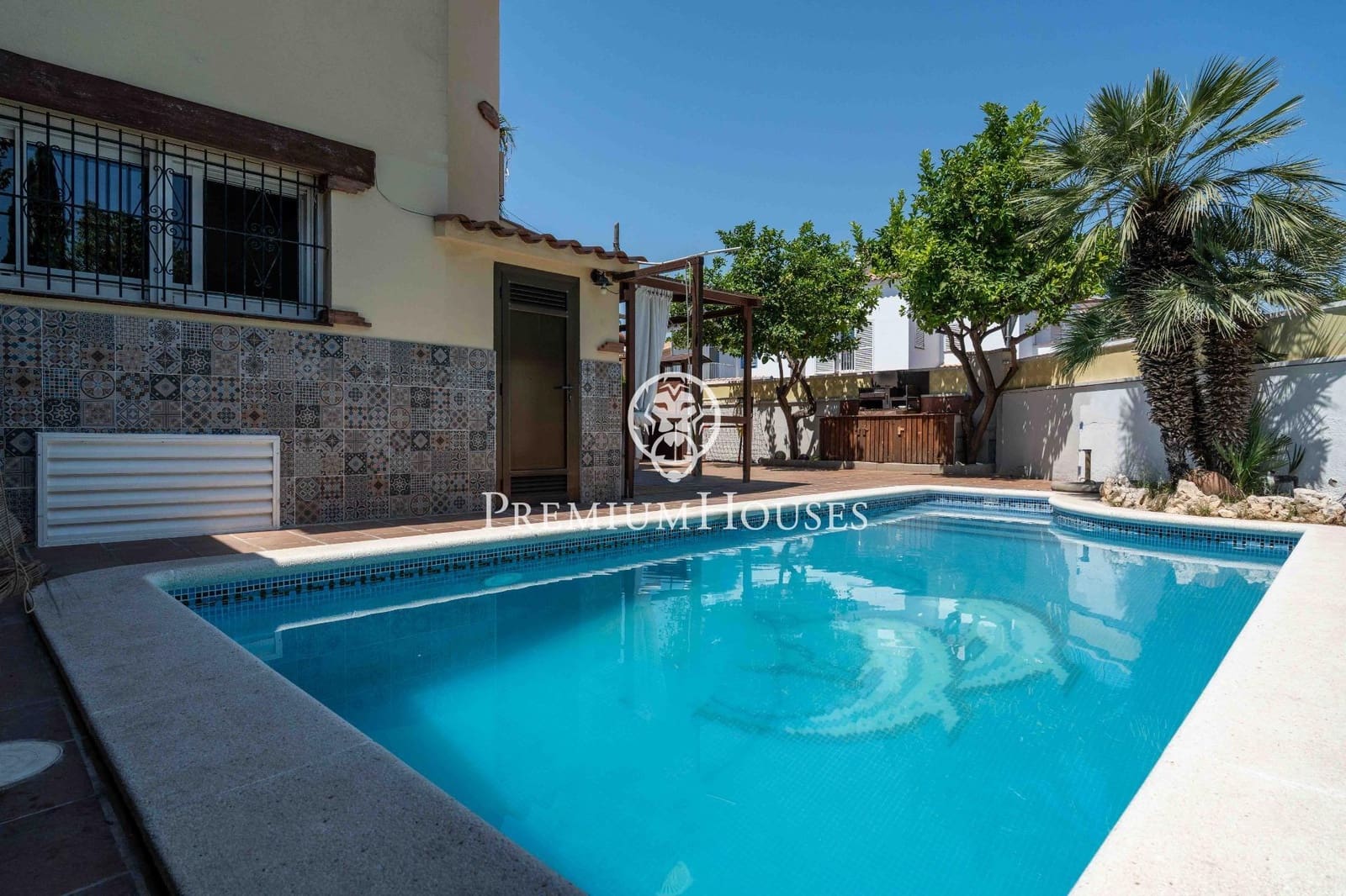 5 soverom Villa til salgs i Sant Pere de Ribes med svømmebasseng garasje - € 560 000 (Ref: 9950011)
