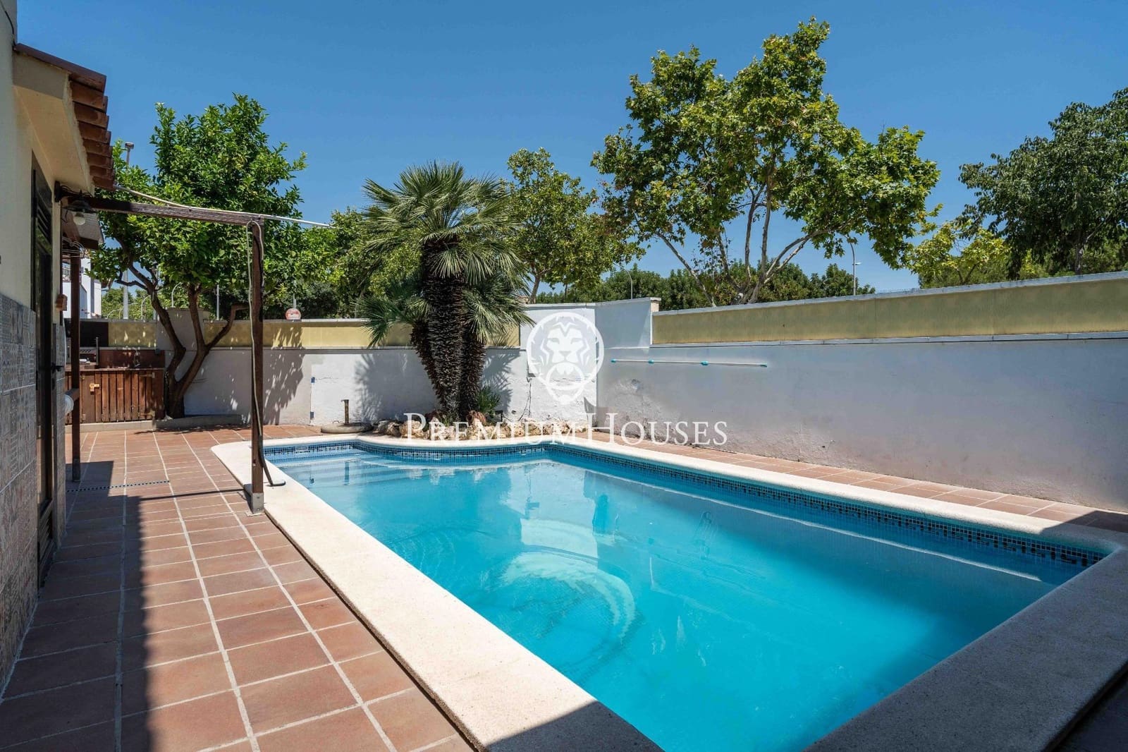 5 soverom Villa til salgs i Sant Pere de Ribes med svømmebasseng garasje - € 560 000 (Ref: 9950011)