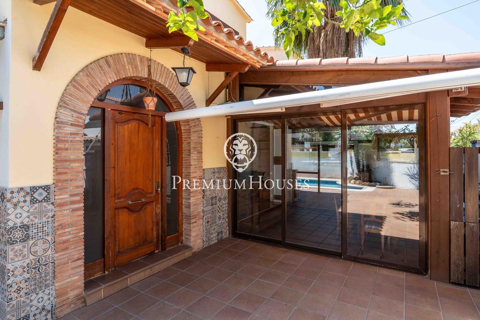 5 soverom Villa til salgs i Sant Pere de Ribes med svømmebasseng garasje - € 560 000 (Ref: 9950011)