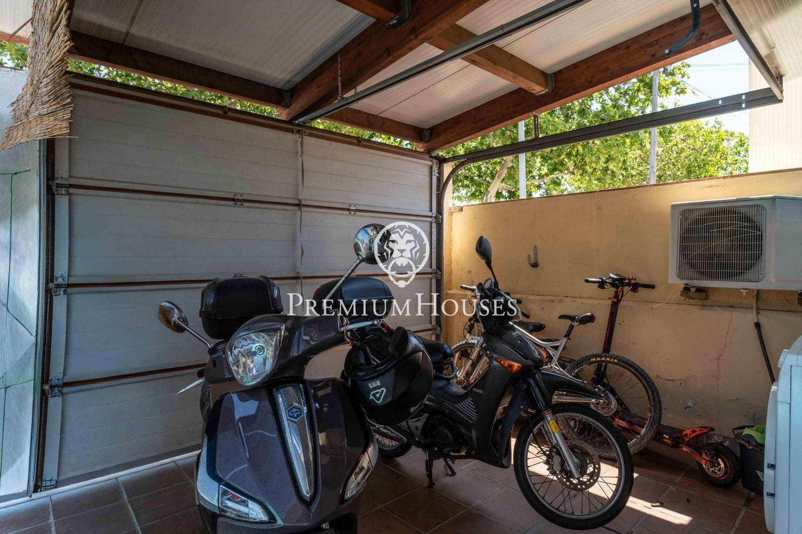 5 soverom Villa til salgs i Sant Pere de Ribes med svømmebasseng garasje - € 560 000 (Ref: 9950011)