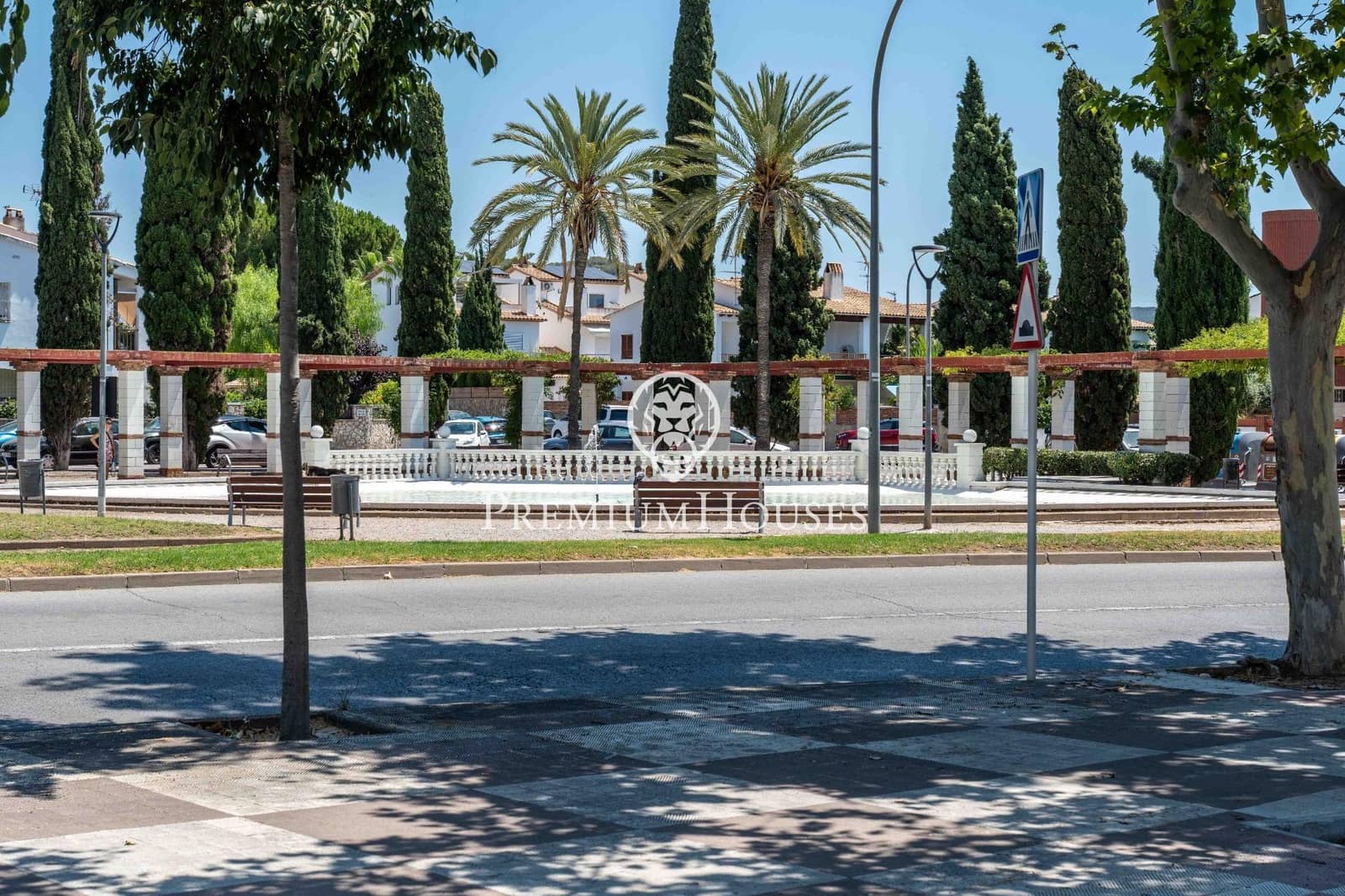 5 soverom Villa til salgs i Sant Pere de Ribes med svømmebasseng garasje - € 560 000 (Ref: 9950011)