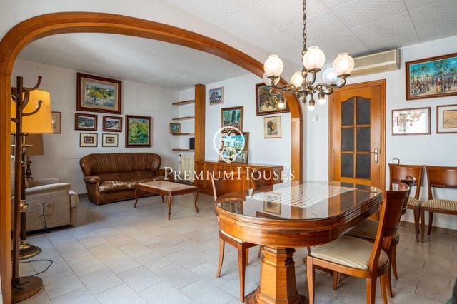 9 camera da letto Casa in vendita in Vilanova i la Geltrú con garage - 750.000 € (Rif: 9985135)
