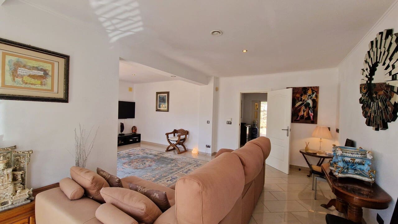 4 slaapkamer Villa te koop in Jalon / Xalo met zwembad - € 475.000 (Ref: 10035730)
