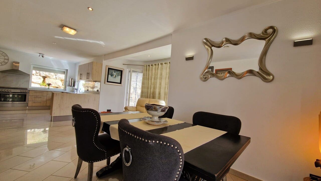 4 slaapkamer Villa te koop in Jalon / Xalo met zwembad - € 475.000 (Ref: 10035730)