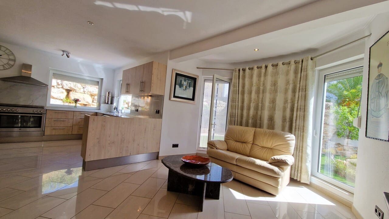 4 slaapkamer Villa te koop in Jalon / Xalo met zwembad - € 475.000 (Ref: 10035730)