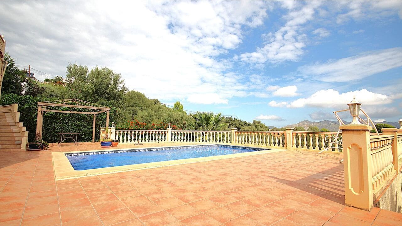2 quarto Moradia para venda em Orba com piscina garagem - 425 000 € (Ref: 10118135)