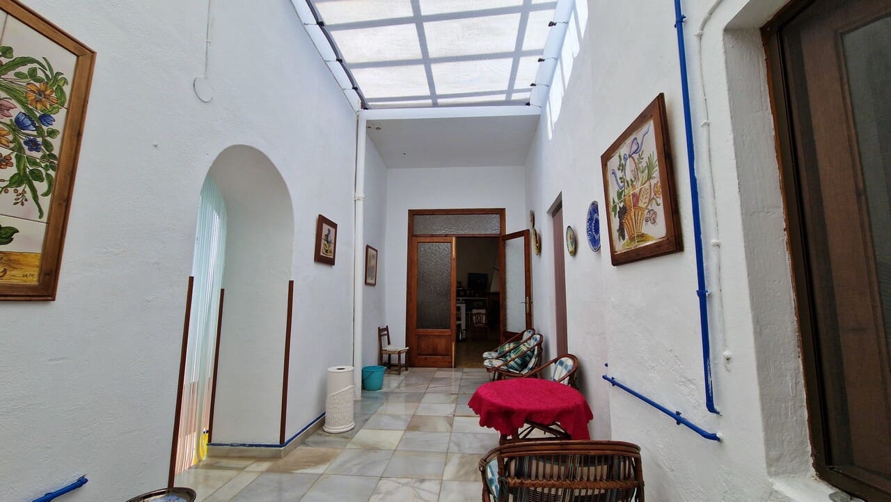 5 bedroom Townhouse for sale in Jalon / Xalo - € 330,000 (Ref: 8288534)