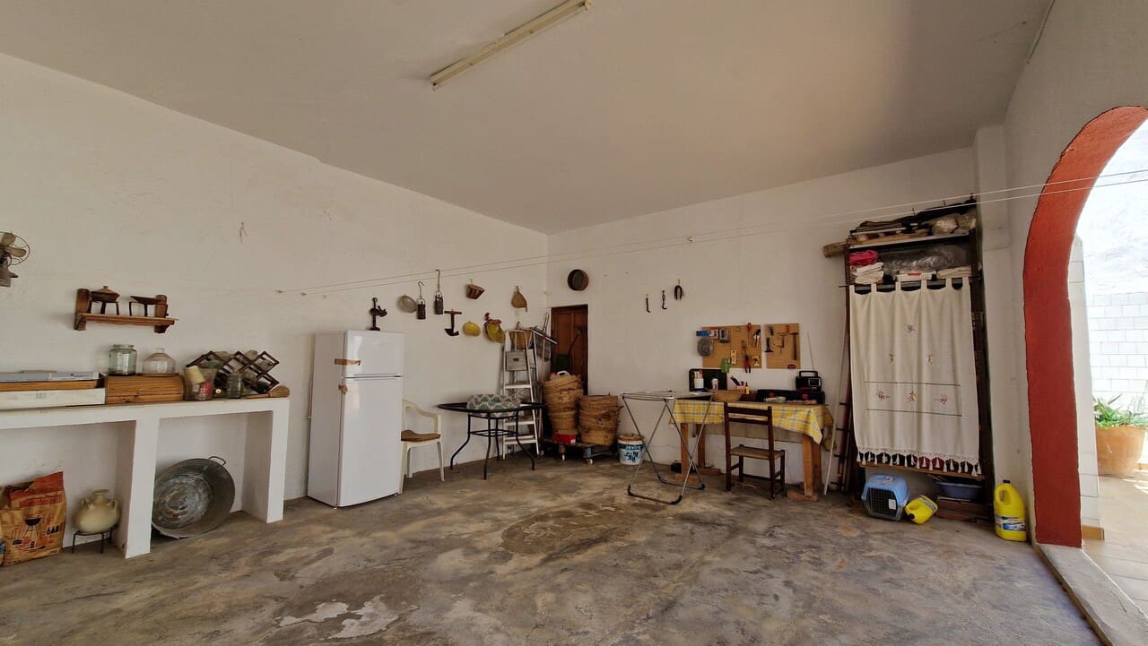 5 bedroom Townhouse for sale in Jalon / Xalo - € 330,000 (Ref: 8288534)