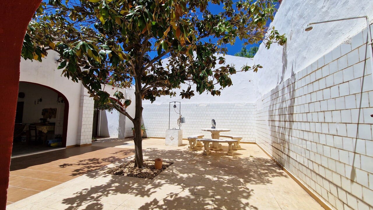 5 bedroom Townhouse for sale in Jalon / Xalo - € 330,000 (Ref: 8288534)