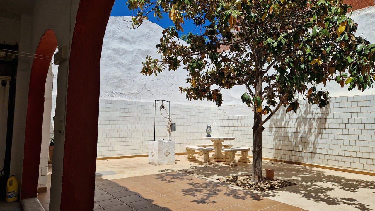 5 bedroom Townhouse for sale in Jalon / Xalo - € 330,000 (Ref: 8288534)