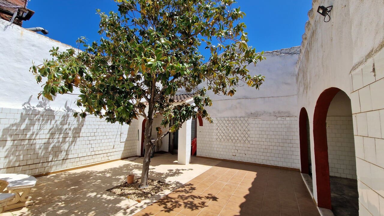 5 bedroom Townhouse for sale in Jalon / Xalo - € 330,000 (Ref: 8288534)