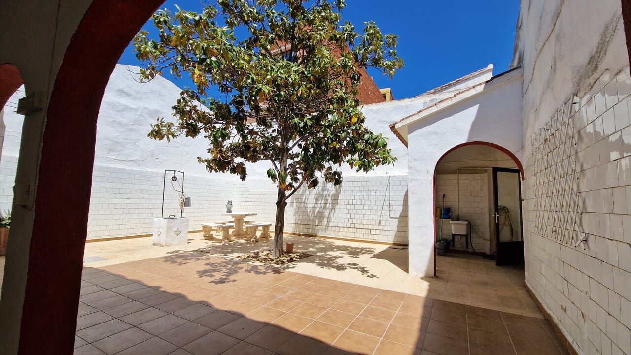 5 bedroom Townhouse for sale in Jalon / Xalo - € 330,000 (Ref: 8288534)