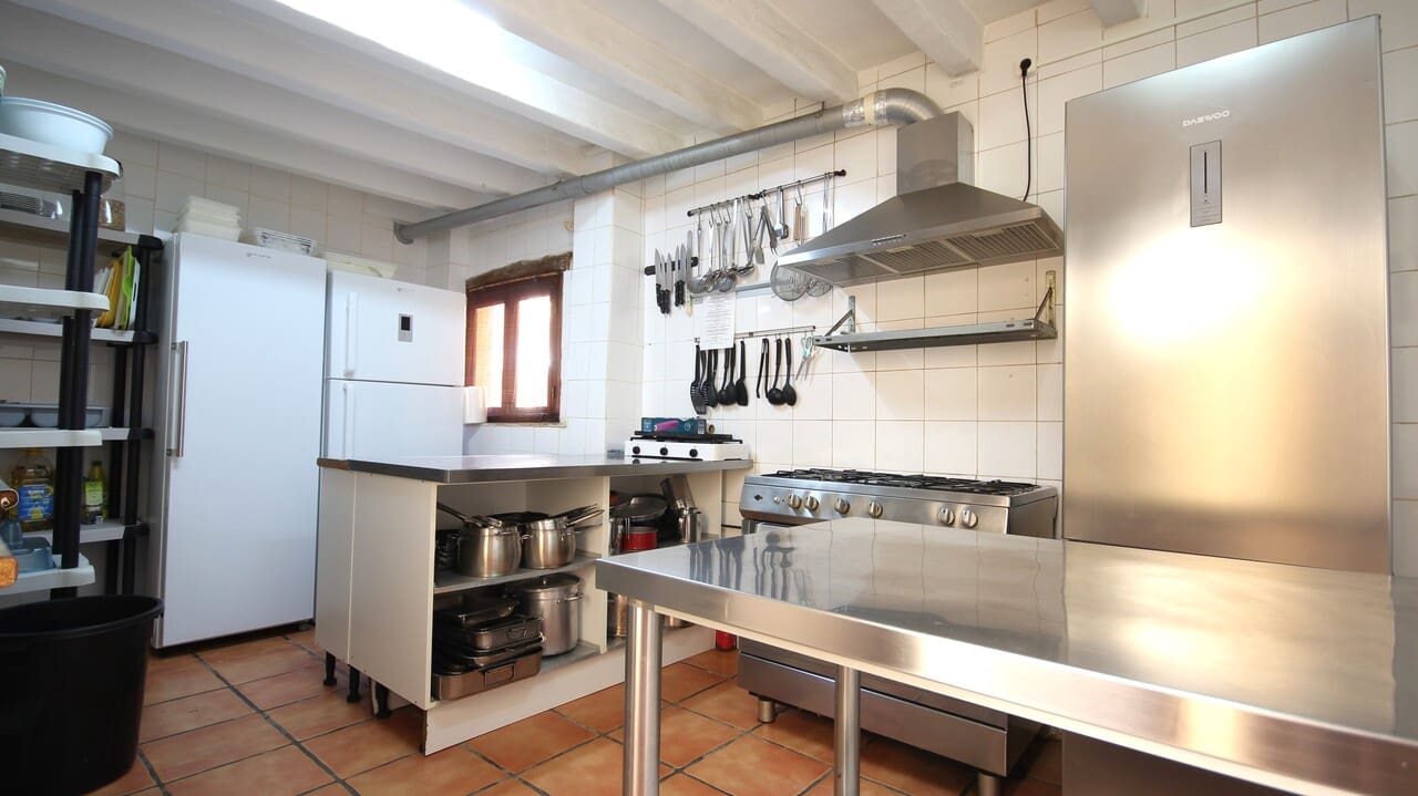 7 bedroom Commercial for sale in Parcent - € 399,000 (Ref: 8364316)