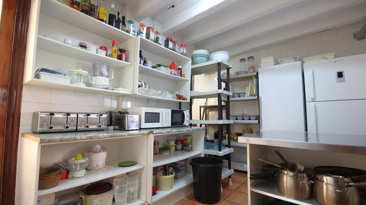 7 bedroom Commercial for sale in Parcent - € 399,000 (Ref: 8364316)