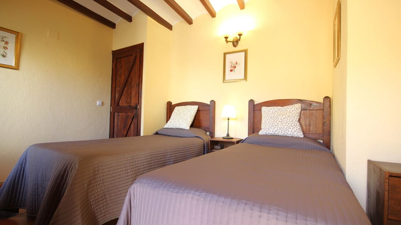 7 bedroom Commercial for sale in Parcent - € 399,000 (Ref: 8364316)