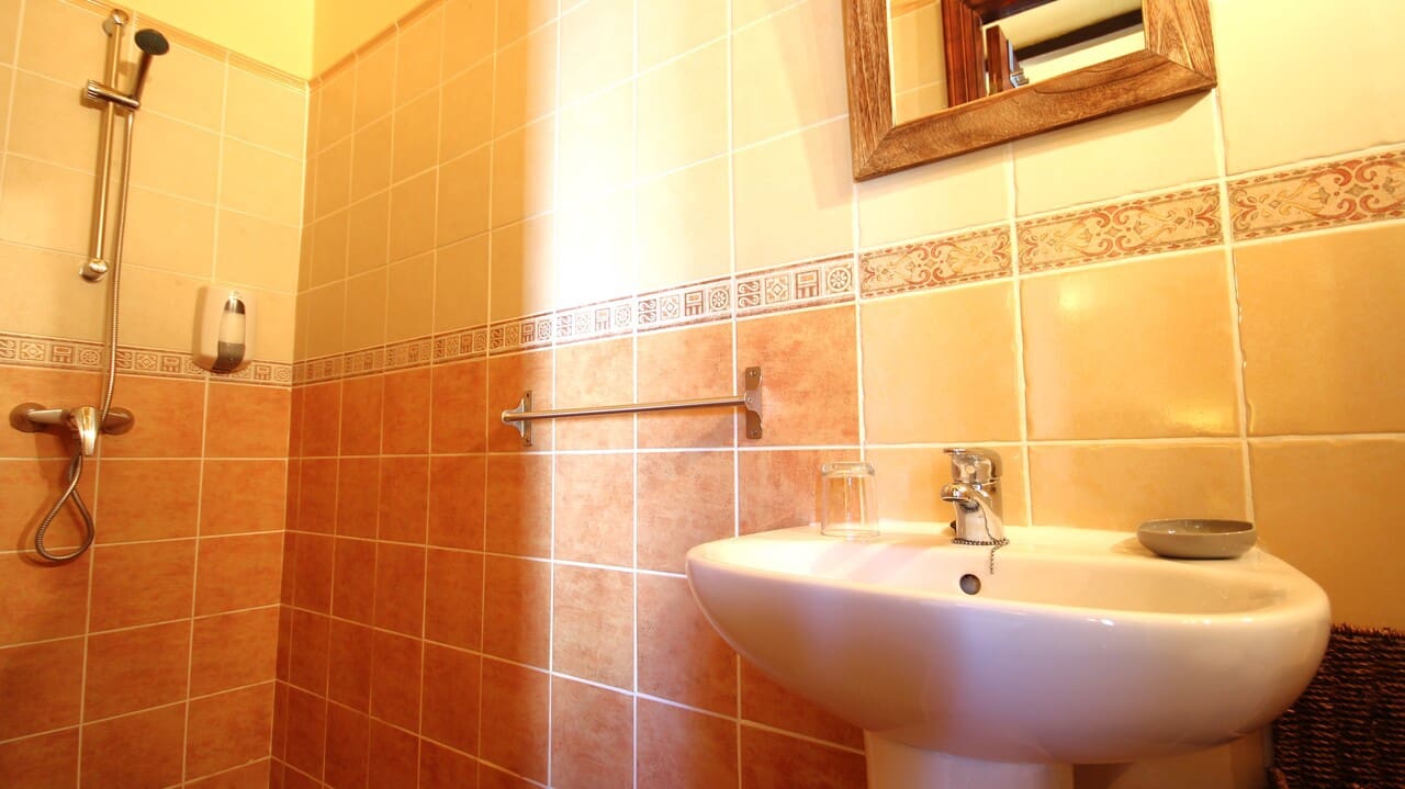 7 bedroom Commercial for sale in Parcent - € 399,000 (Ref: 8364316)