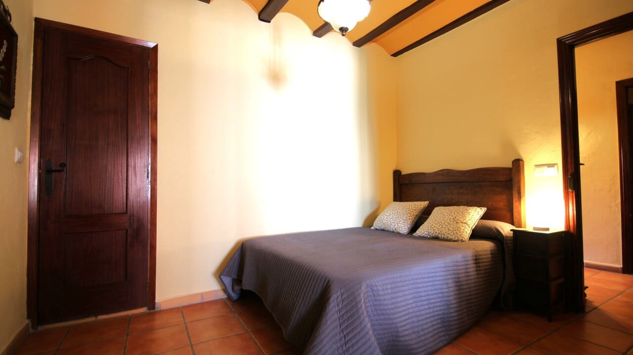 7 bedroom Commercial for sale in Parcent - € 399,000 (Ref: 8364316)