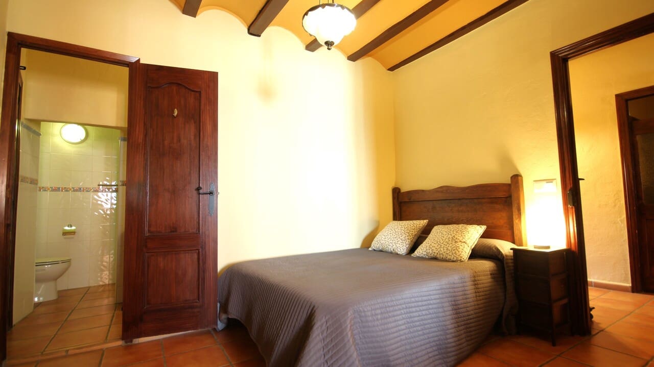 7 bedroom Commercial for sale in Parcent - € 399,000 (Ref: 8364316)