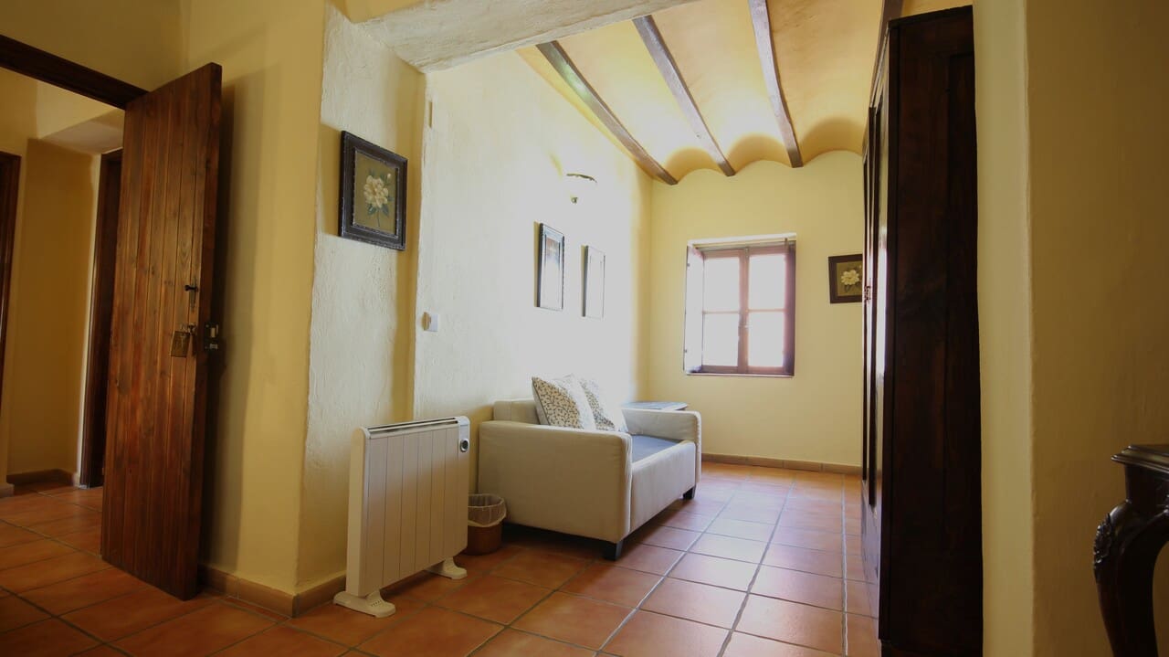 7 bedroom Commercial for sale in Parcent - € 399,000 (Ref: 8364316)