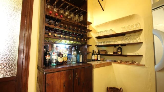 7 bedroom Commercial for sale in Parcent - € 399,000 (Ref: 8364316)