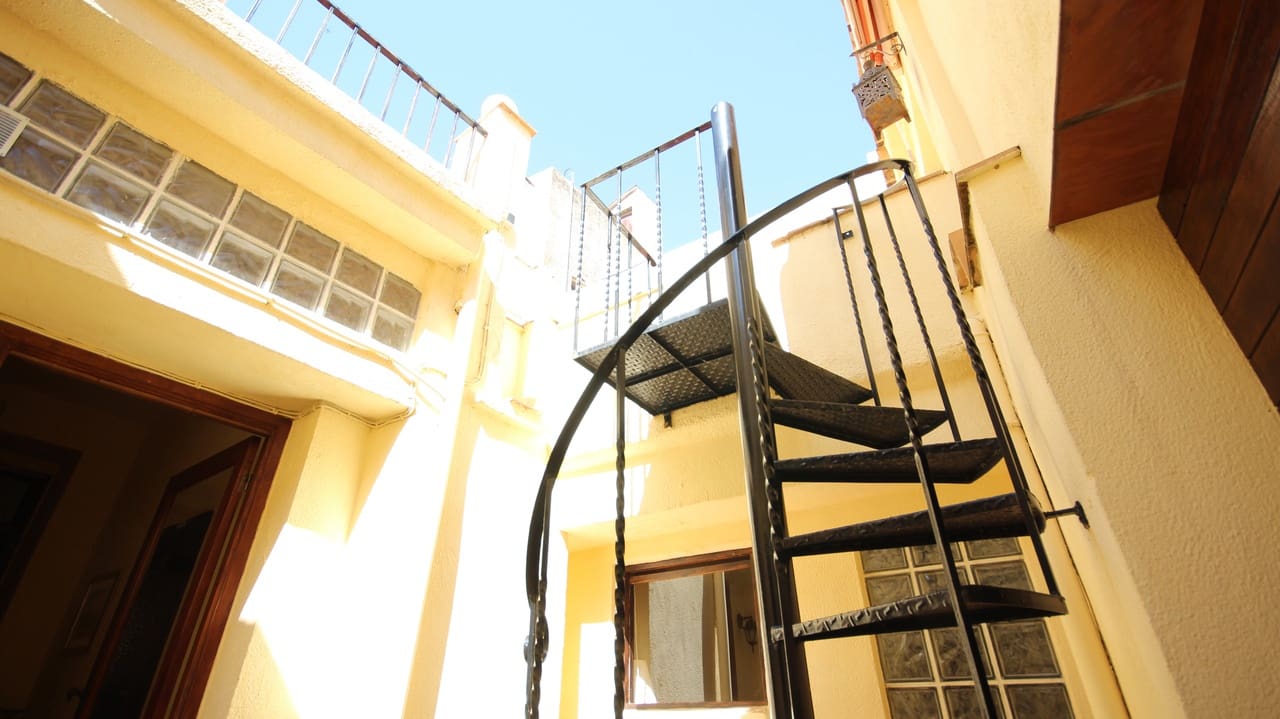 7 bedroom Commercial for sale in Parcent - € 399,000 (Ref: 8364316)