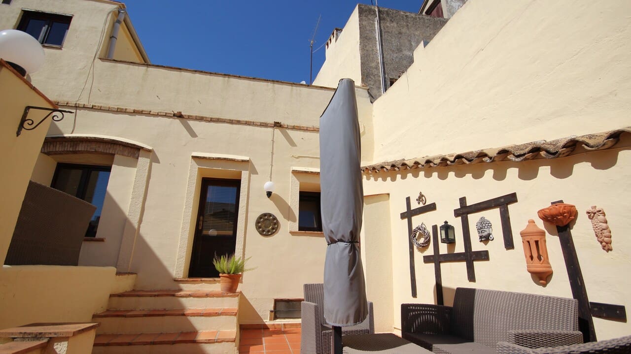 7 bedroom Commercial for sale in Parcent - € 399,000 (Ref: 8364316)