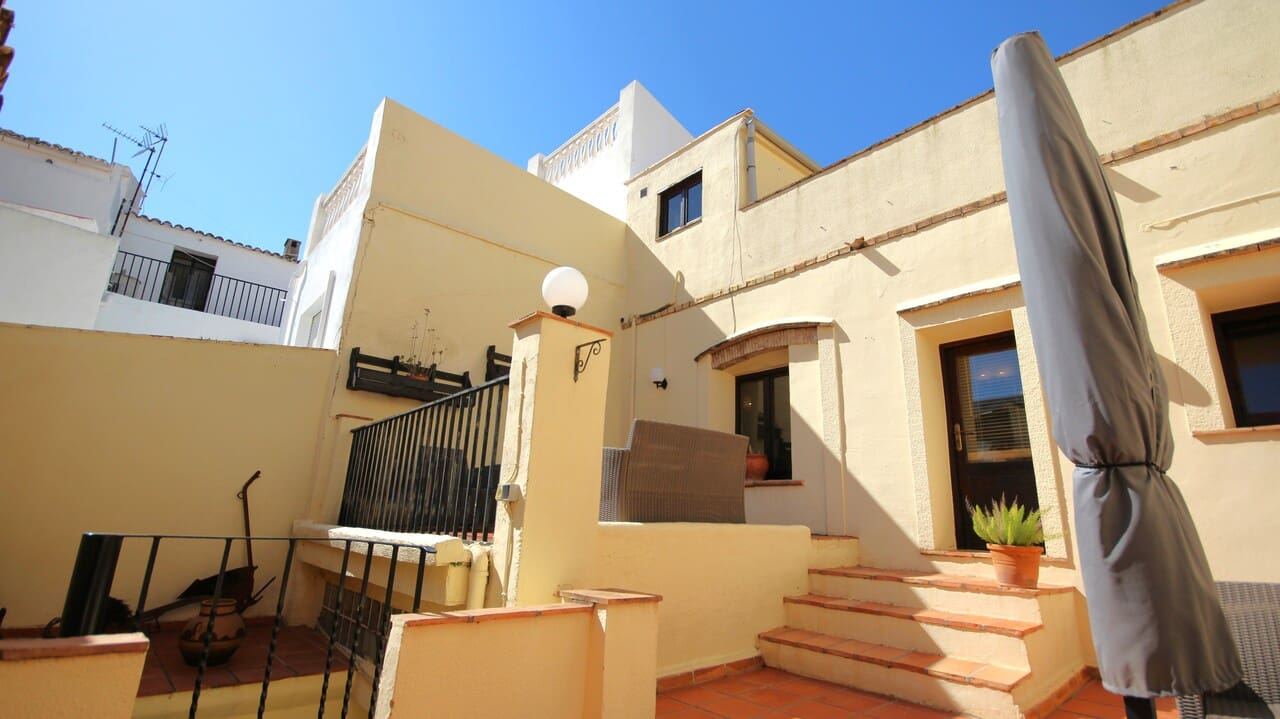 7 bedroom Commercial for sale in Parcent - € 399,000 (Ref: 8364316)