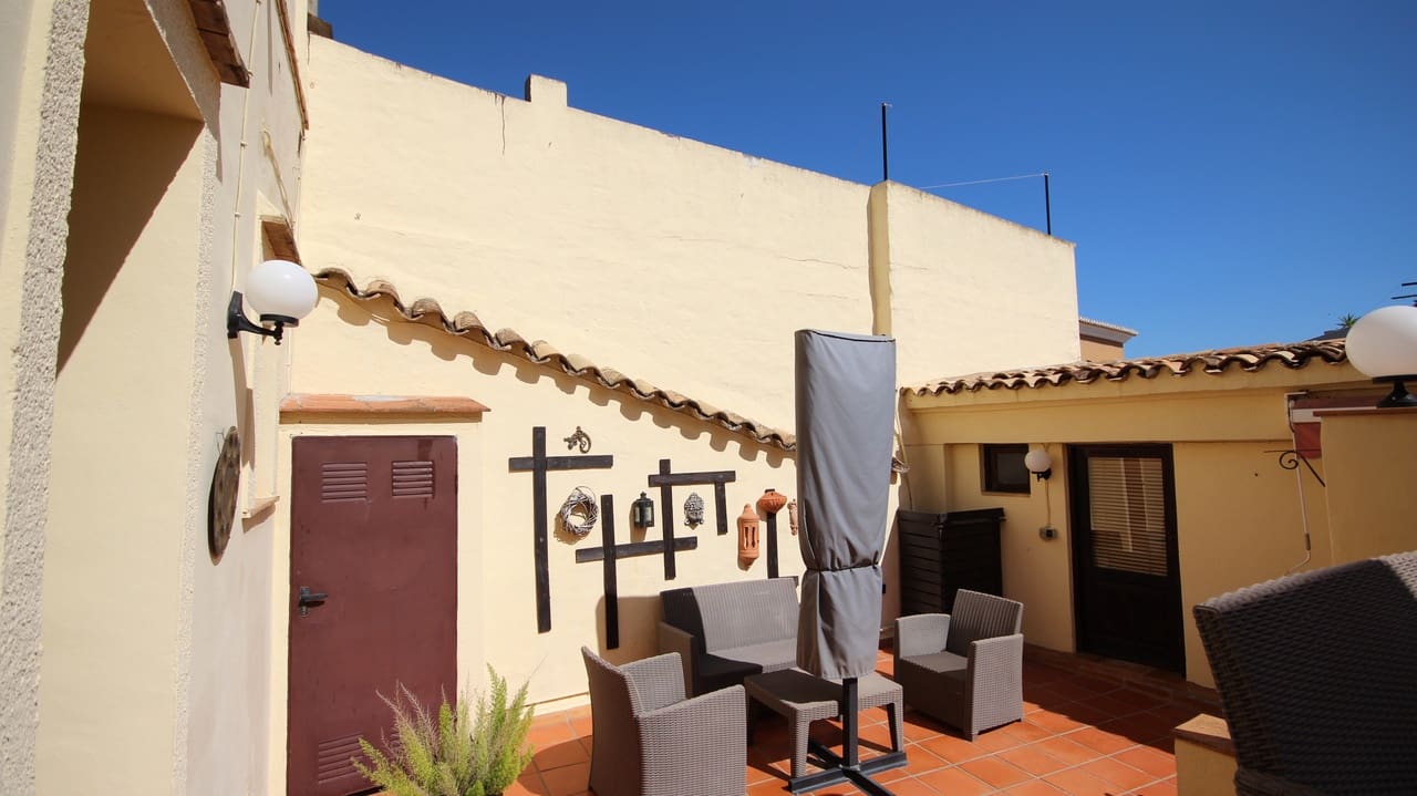 7 bedroom Commercial for sale in Parcent - € 399,000 (Ref: 8364316)