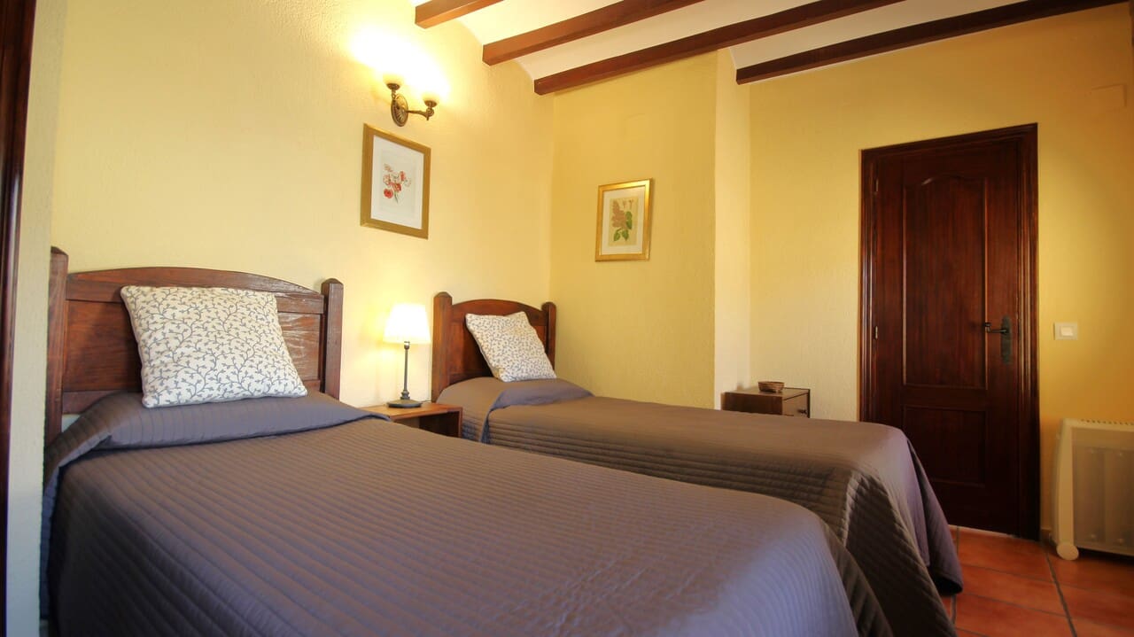 7 bedroom Commercial for sale in Parcent - € 399,000 (Ref: 8364316)