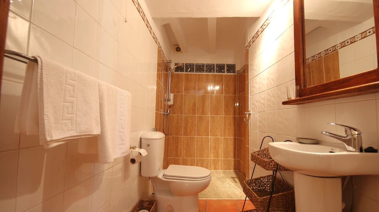 7 bedroom Commercial for sale in Parcent - € 399,000 (Ref: 8364316)