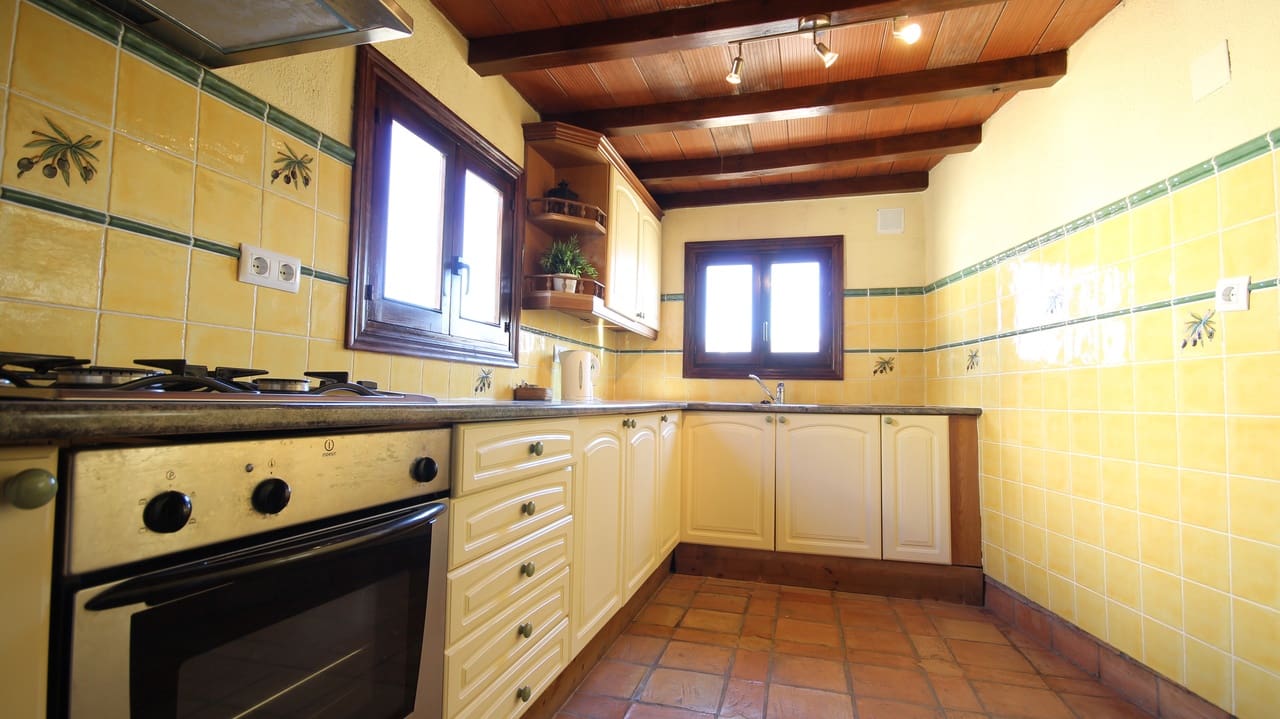 7 bedroom Commercial for sale in Parcent - € 399,000 (Ref: 8364316)