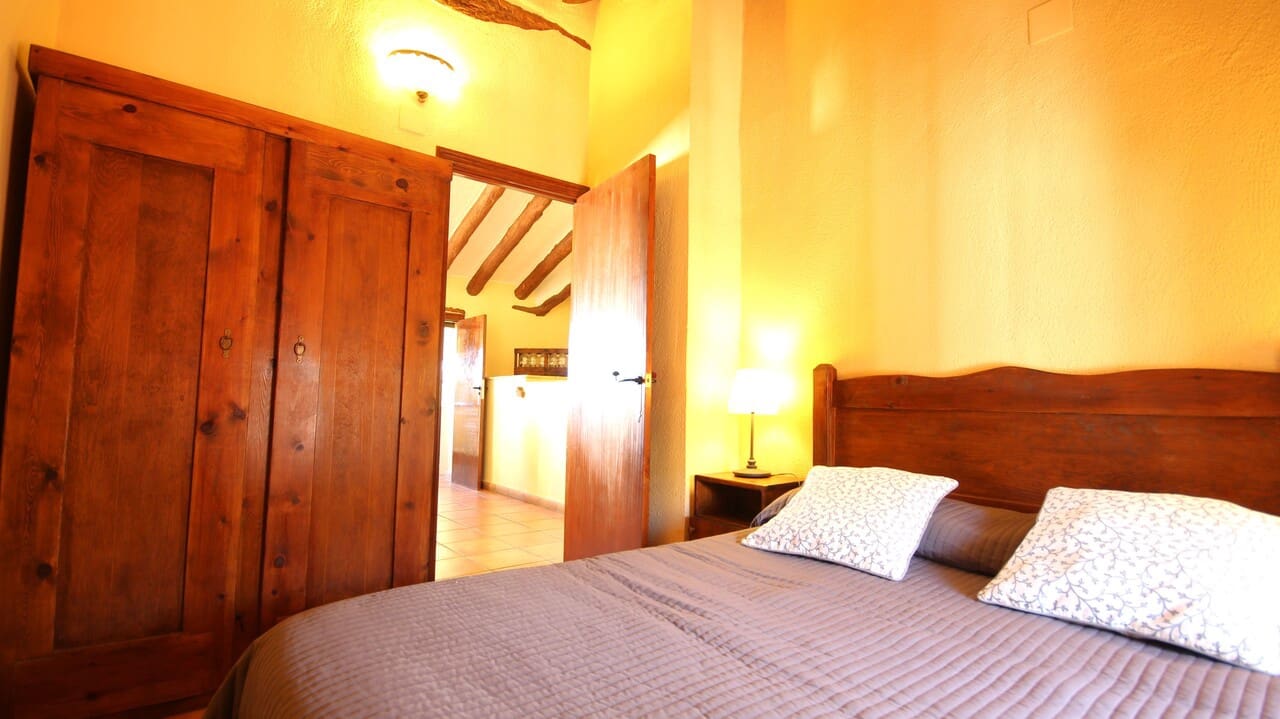 7 bedroom Commercial for sale in Parcent - € 399,000 (Ref: 8364316)