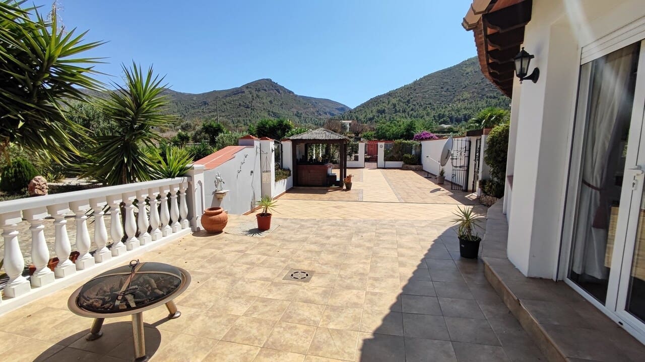 3 soverom Finca/Herregård til salgs i Jalon / Xalo med garasje - € 599 000 (Ref: 8479575)