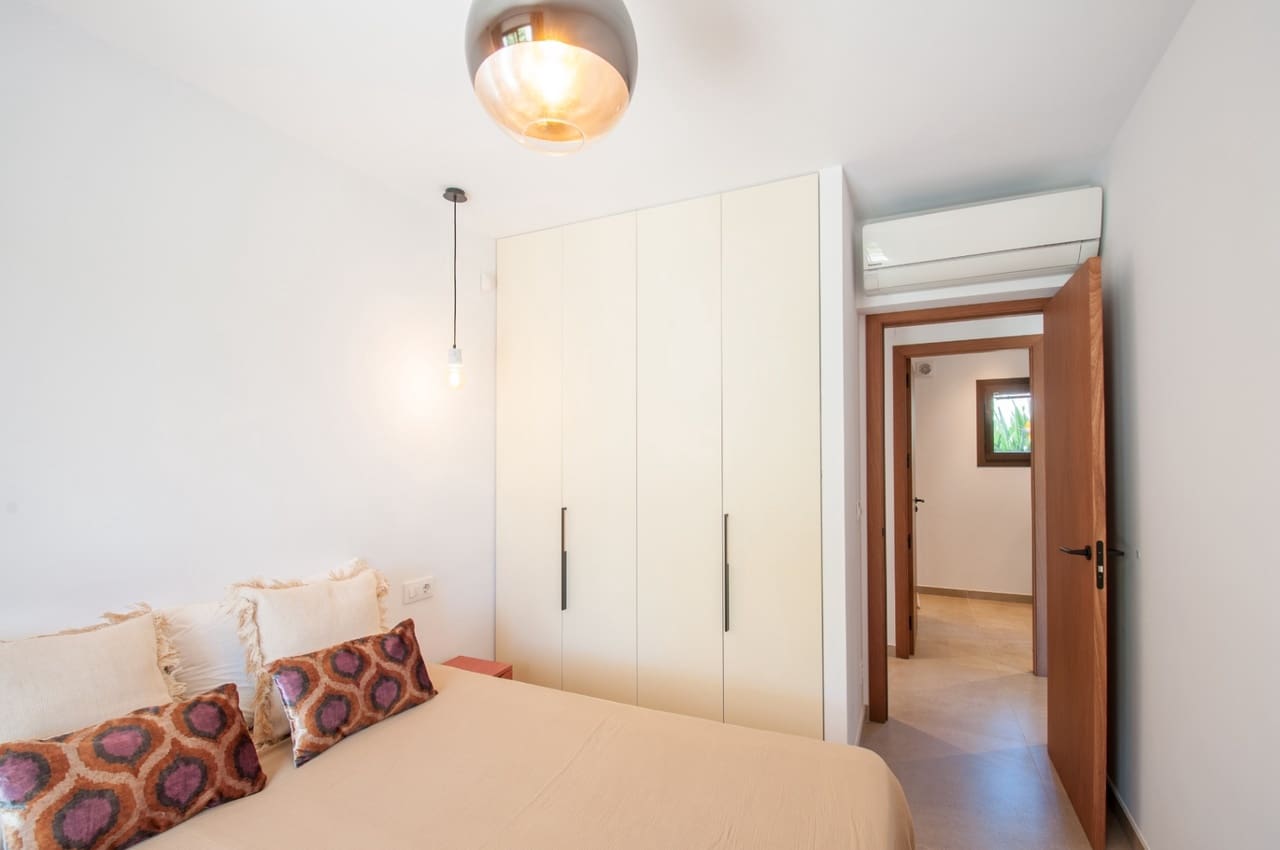 4 bedroom Villa for sale in Moraira with pool - € 1,975,000 (Ref: 8669096)