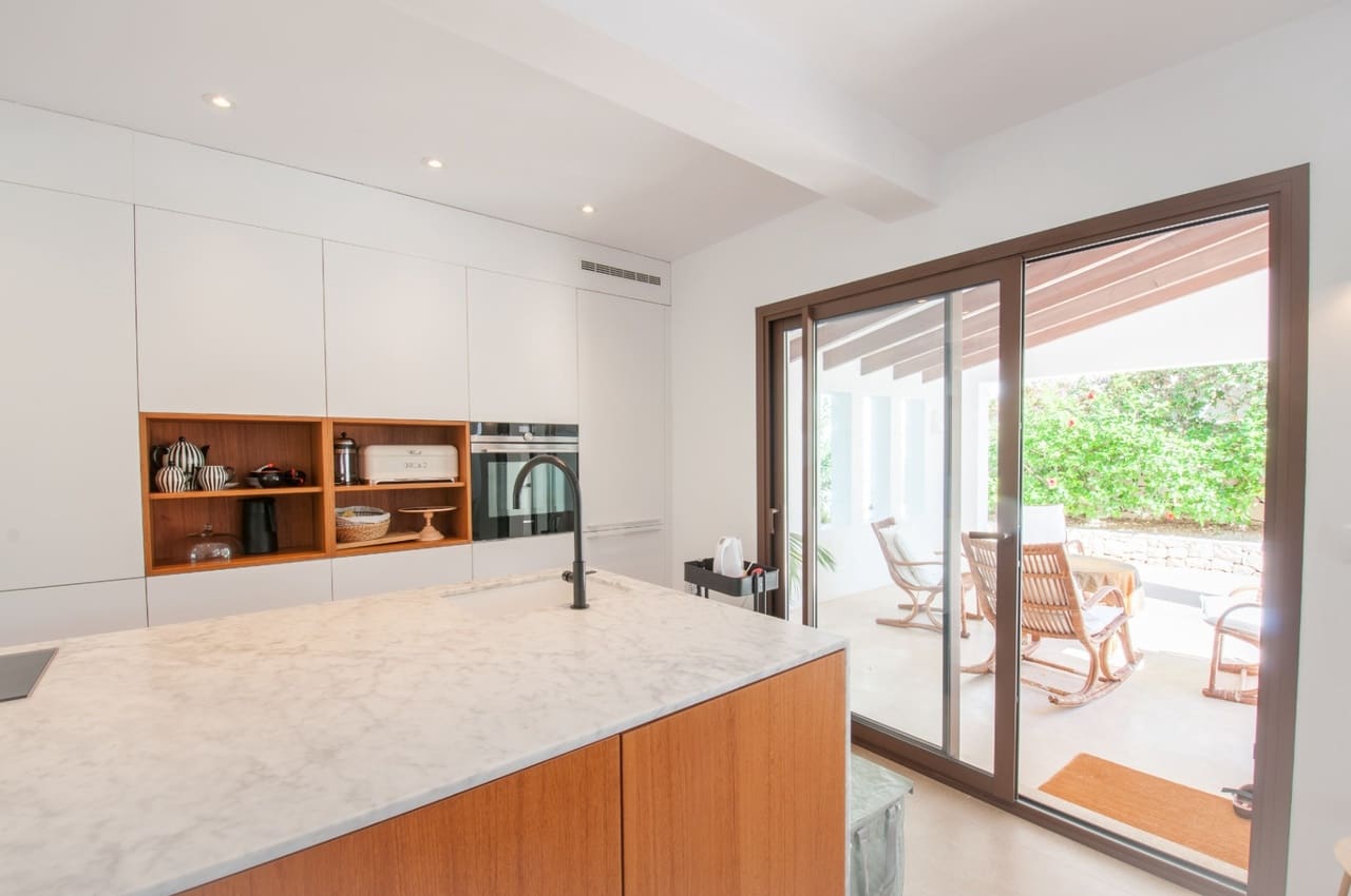 4 bedroom Villa for sale in Moraira with pool - € 1,975,000 (Ref: 8669096)