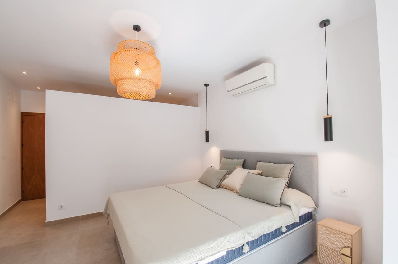 4 bedroom Villa for sale in Moraira with pool - € 1,975,000 (Ref: 8669096)