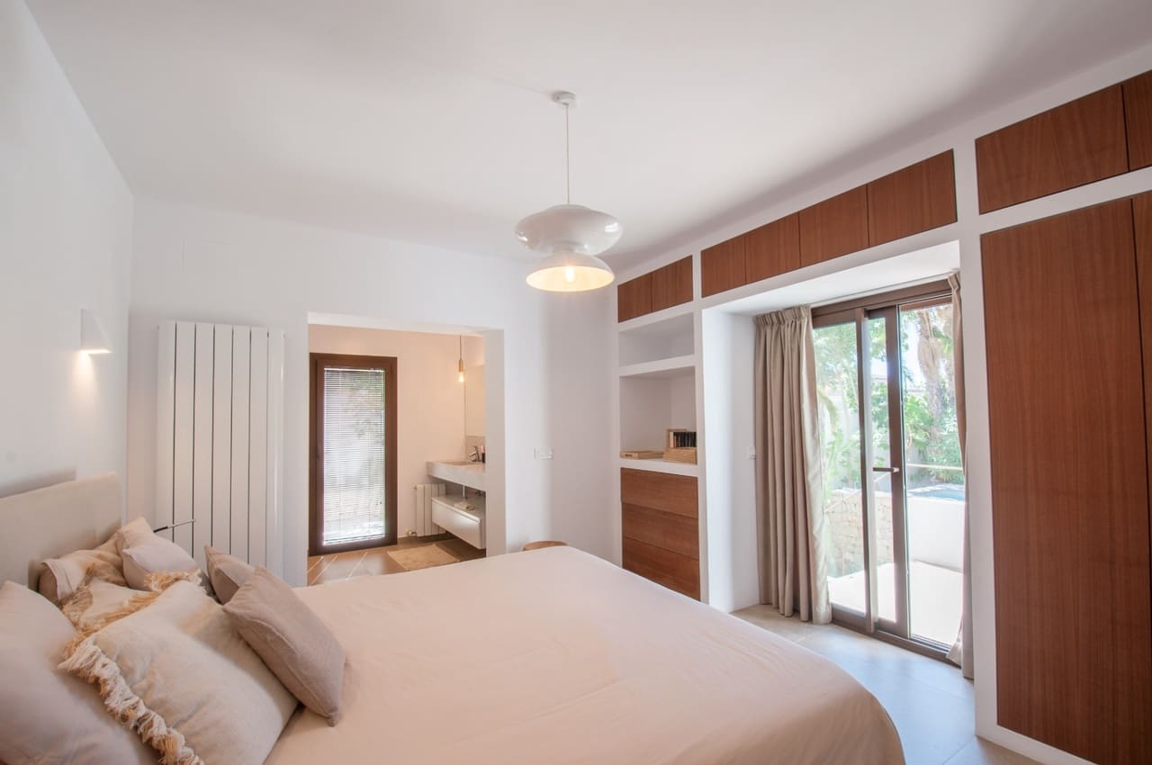 4 bedroom Villa for sale in Moraira with pool - € 1,975,000 (Ref: 8669096)