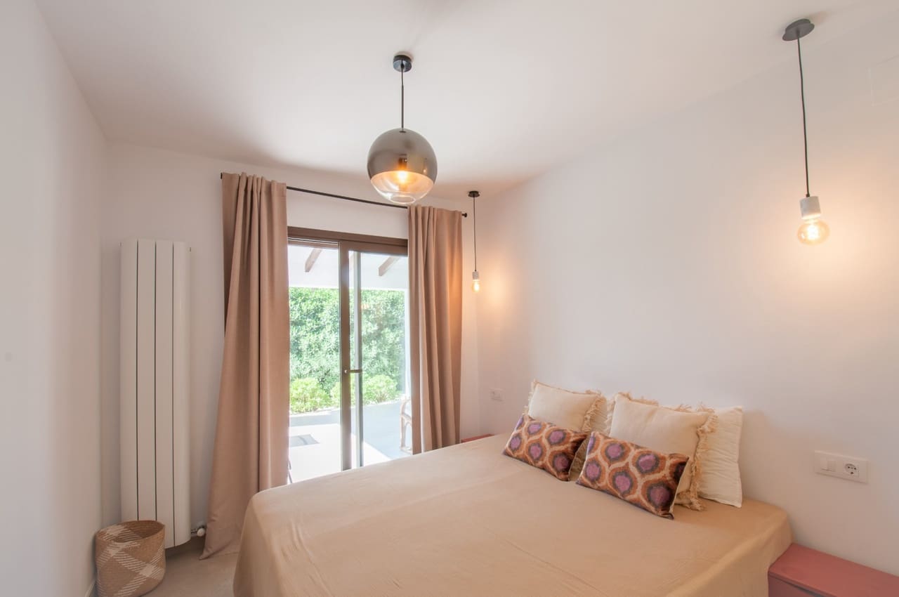 4 bedroom Villa for sale in Moraira with pool - € 1,975,000 (Ref: 8669096)