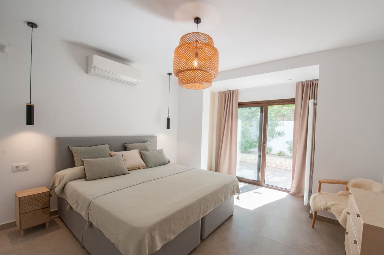 4 bedroom Villa for sale in Moraira with pool - € 1,975,000 (Ref: 8669096)